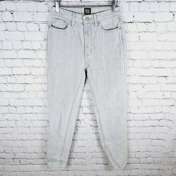 BDG URBAN OUTFITTERS | Mom high rise light wash tapered leg jeans - Picture 4 of 12
